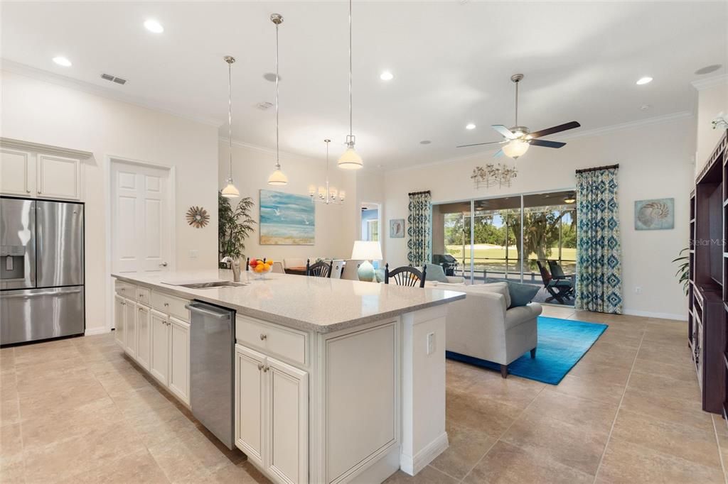 合同活跃: $519,000 (3 贝兹, 3 浴室, 2320 平方英尺)