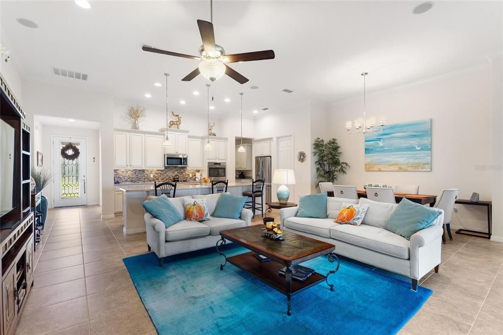 合同活跃: $519,000 (3 贝兹, 3 浴室, 2320 平方英尺)