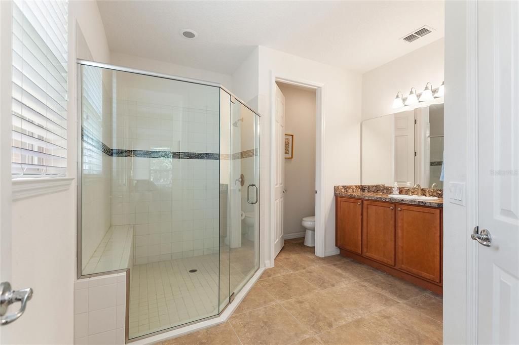 合同活跃: $519,000 (3 贝兹, 3 浴室, 2320 平方英尺)