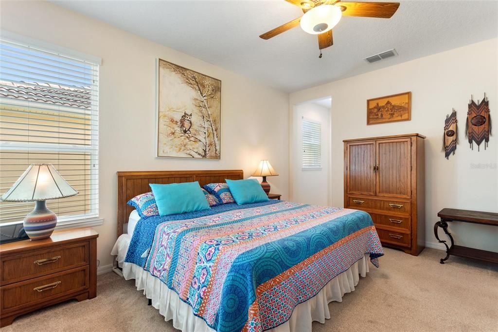 合同活跃: $519,000 (3 贝兹, 3 浴室, 2320 平方英尺)