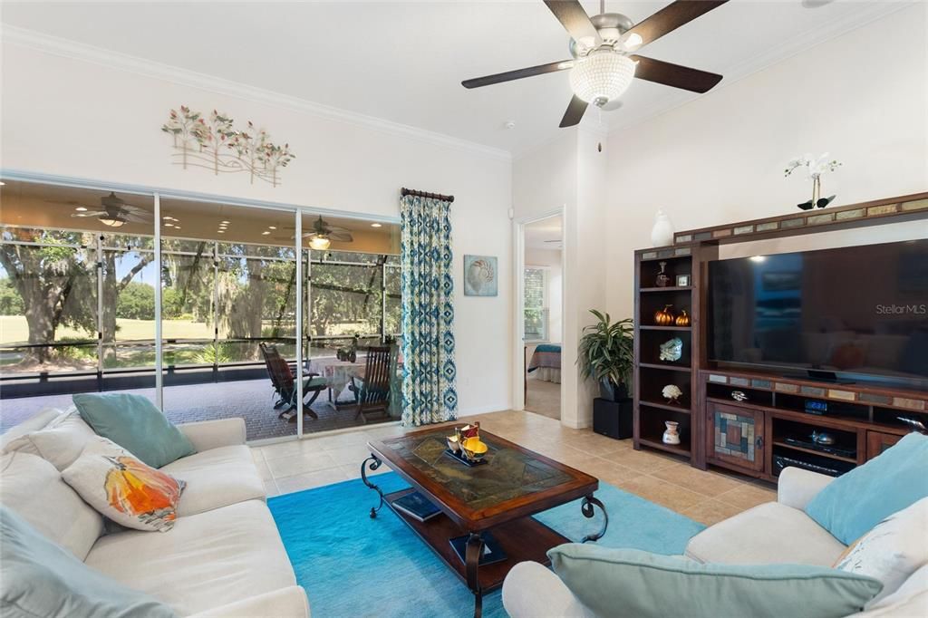 合同活跃: $519,000 (3 贝兹, 3 浴室, 2320 平方英尺)