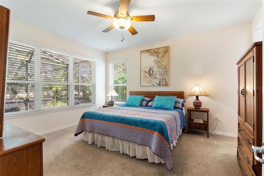 合同活跃: $519,000 (3 贝兹, 3 浴室, 2320 平方英尺)