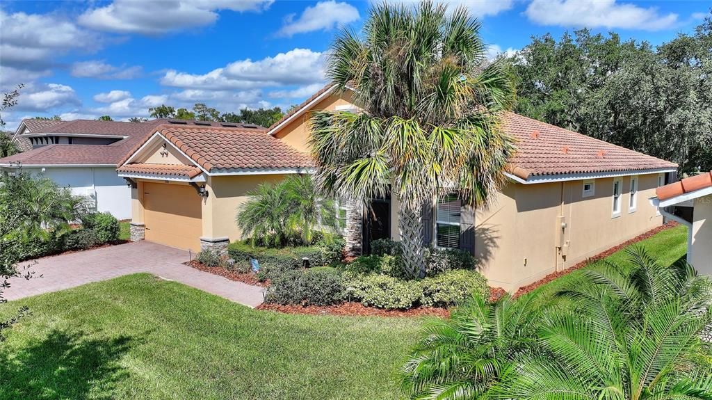 合同活跃: $519,000 (3 贝兹, 3 浴室, 2320 平方英尺)