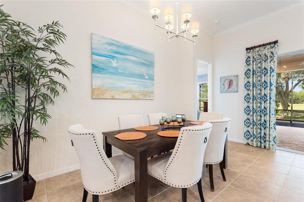 合同活跃: $519,000 (3 贝兹, 3 浴室, 2320 平方英尺)