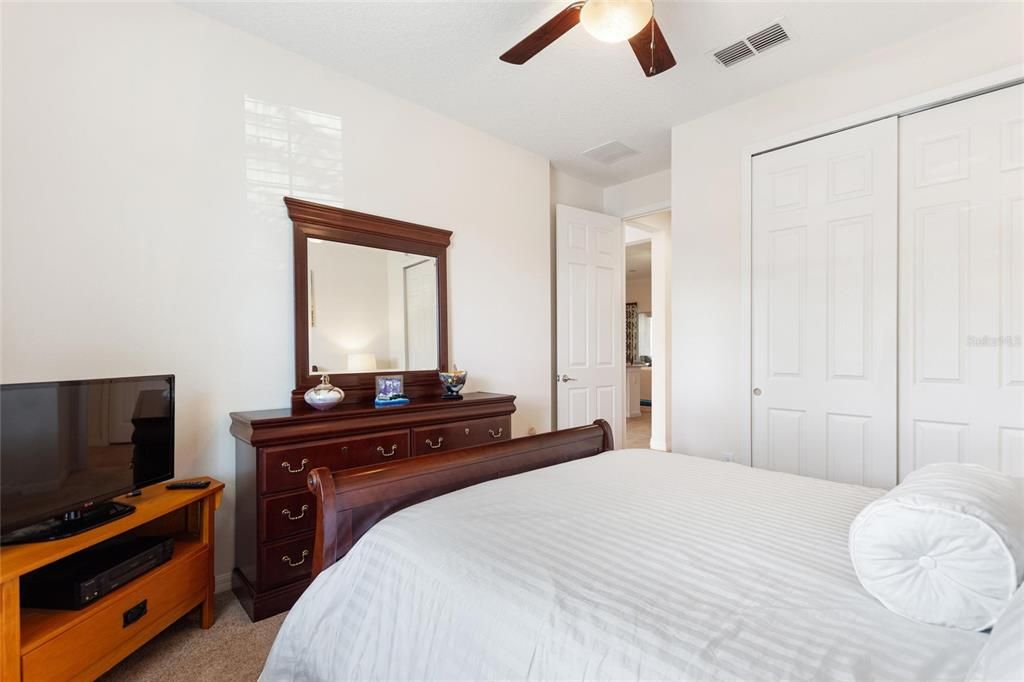 合同活跃: $519,000 (3 贝兹, 3 浴室, 2320 平方英尺)