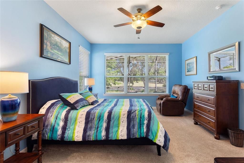 合同活跃: $519,000 (3 贝兹, 3 浴室, 2320 平方英尺)