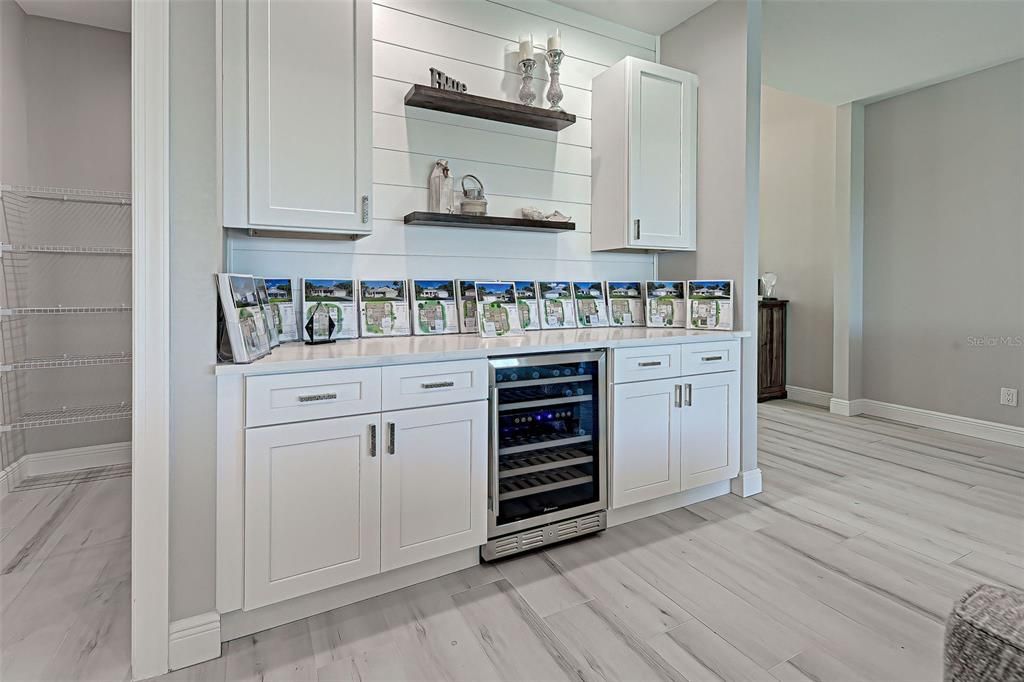 Activo con contrato: $550,000 (3 camas, 3 baños, 2142 Pies cuadrados)