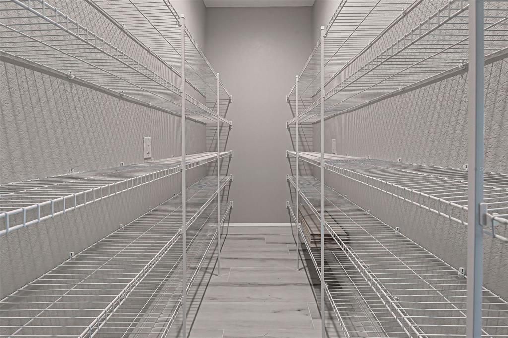 Activo con contrato: $550,000 (3 camas, 3 baños, 2142 Pies cuadrados)