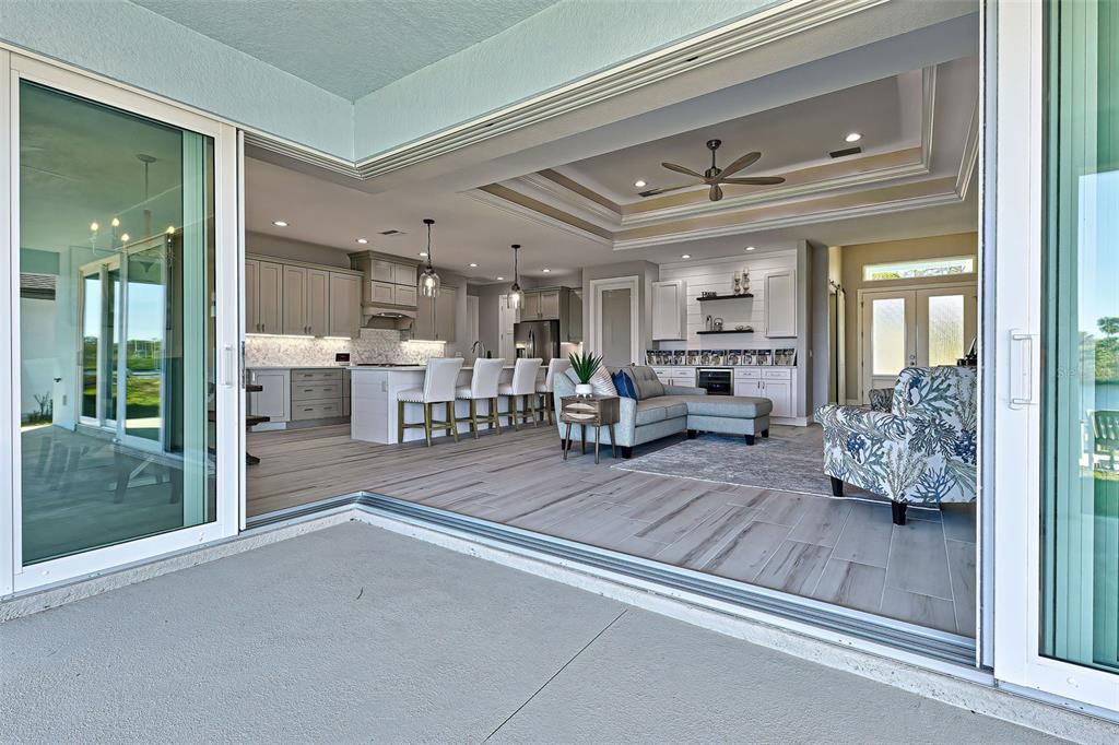 Activo con contrato: $550,000 (3 camas, 3 baños, 2142 Pies cuadrados)