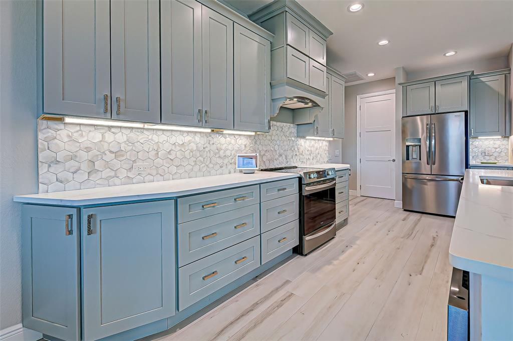 Activo con contrato: $550,000 (3 camas, 3 baños, 2142 Pies cuadrados)