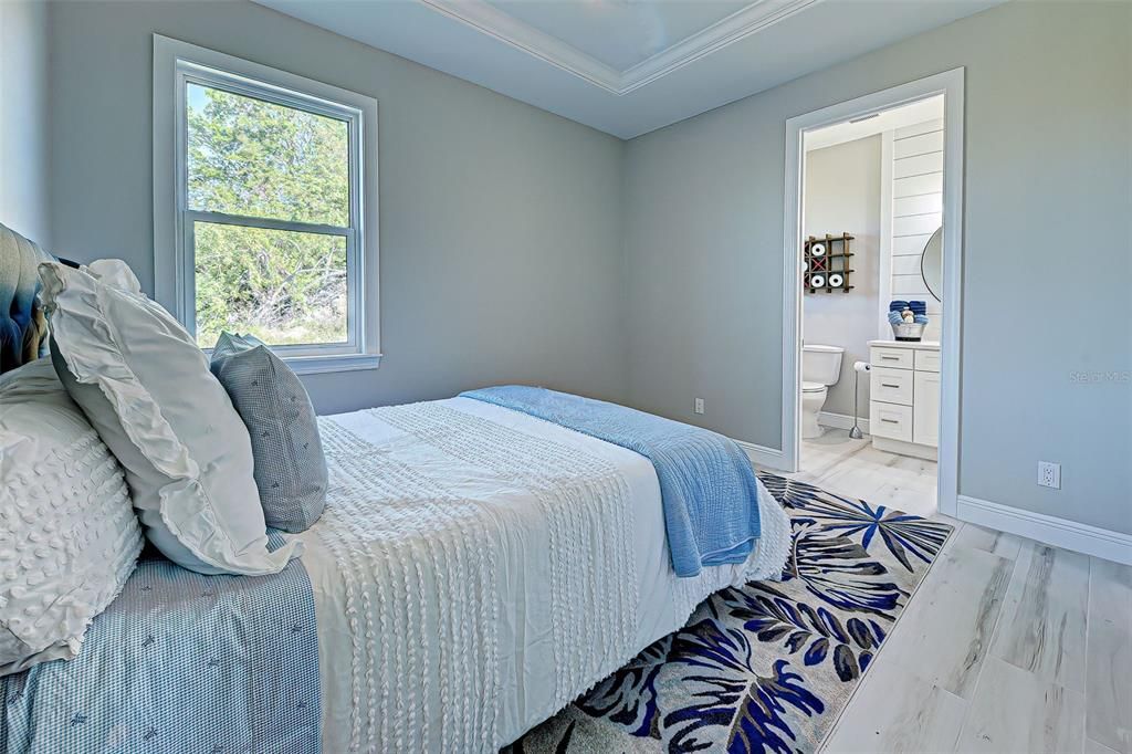 Activo con contrato: $550,000 (3 camas, 3 baños, 2142 Pies cuadrados)