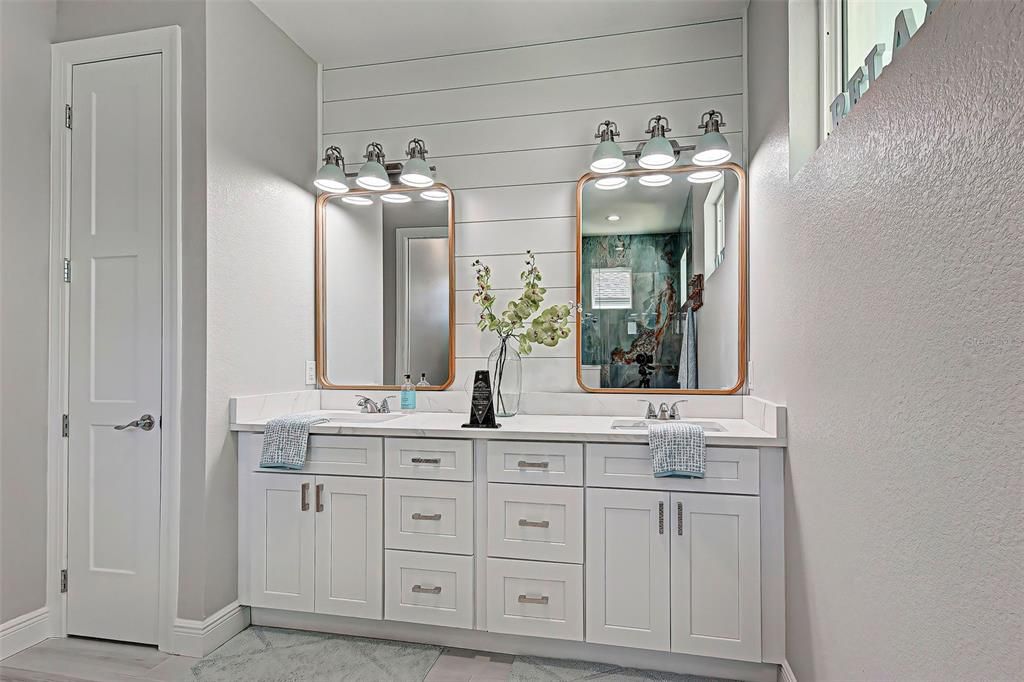 Activo con contrato: $550,000 (3 camas, 3 baños, 2142 Pies cuadrados)