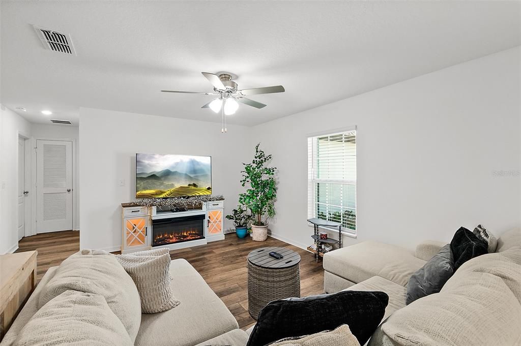 В аренду: $2,150 (3 спален, 2 ванн, 1463 Квадратных фут)