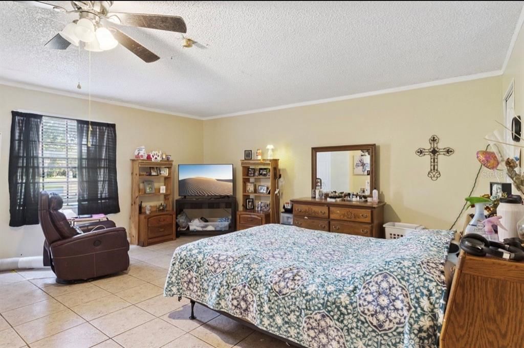 合同活跃: $480,000 (4 贝兹, 2 浴室, 2081 平方英尺)