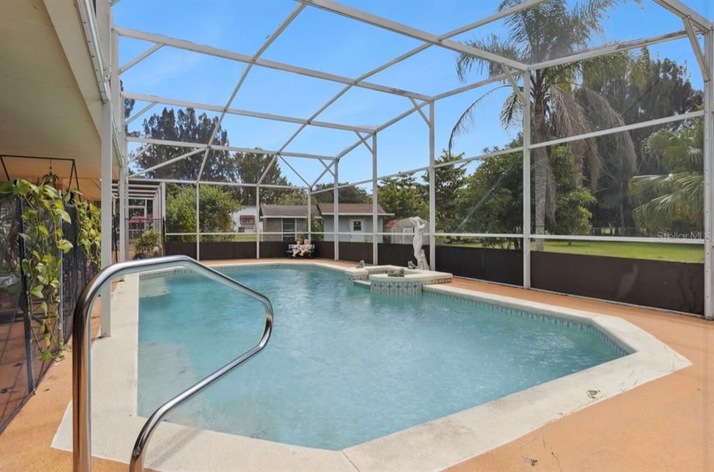 合同活跃: $480,000 (4 贝兹, 2 浴室, 2081 平方英尺)