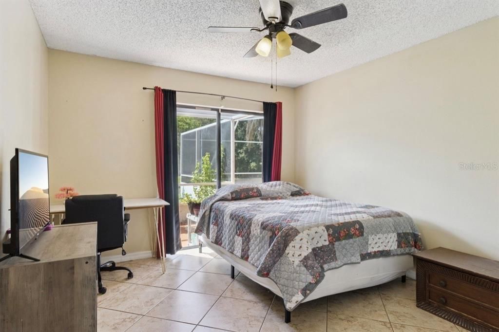 合同活跃: $480,000 (4 贝兹, 2 浴室, 2081 平方英尺)