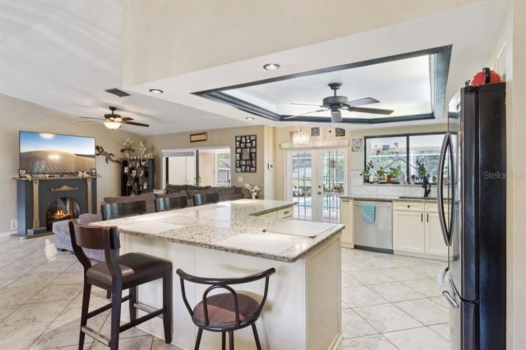 合同活跃: $480,000 (4 贝兹, 2 浴室, 2081 平方英尺)