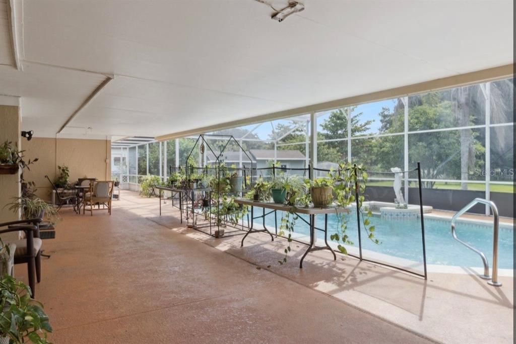 合同活跃: $480,000 (4 贝兹, 2 浴室, 2081 平方英尺)