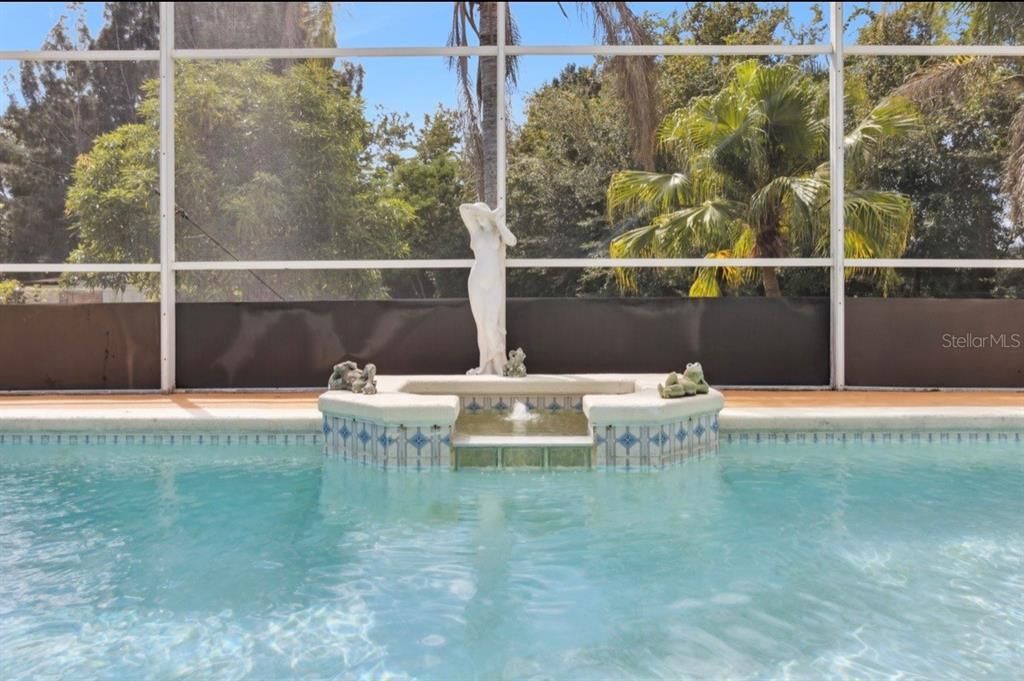 合同活跃: $480,000 (4 贝兹, 2 浴室, 2081 平方英尺)