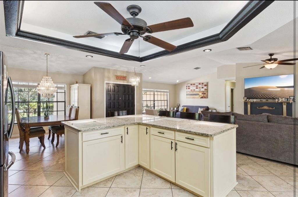 合同活跃: $480,000 (4 贝兹, 2 浴室, 2081 平方英尺)