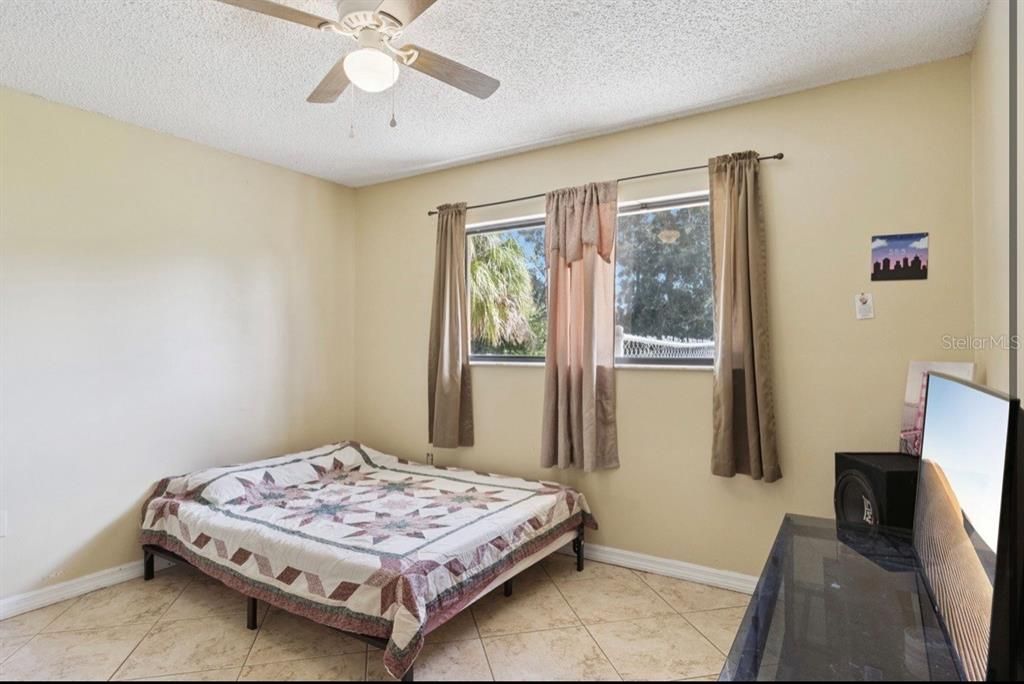 合同活跃: $480,000 (4 贝兹, 2 浴室, 2081 平方英尺)