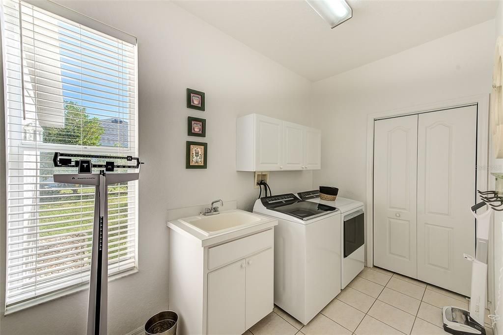 For Sale: $430,000 (4 beds, 2 baths, 2306 Square Feet)