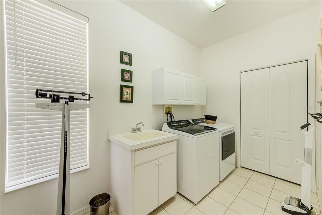 For Sale: $430,000 (4 beds, 2 baths, 2306 Square Feet)