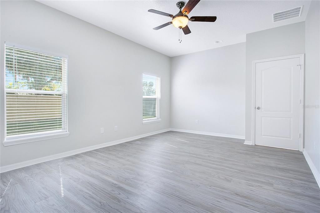 Active With Contract: $366,900 (3 beds, 2 baths, 1751 Square Feet)