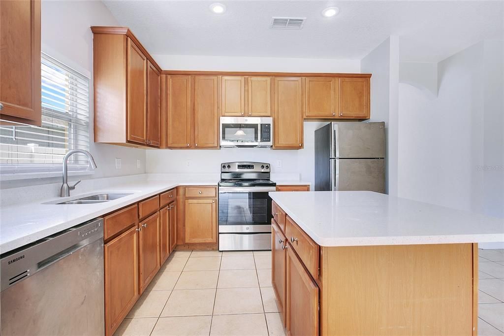 Active With Contract: $366,900 (3 beds, 2 baths, 1751 Square Feet)