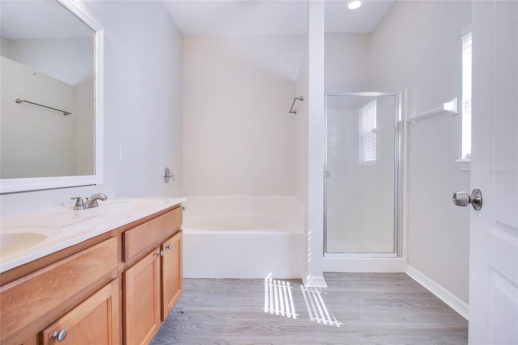 Active With Contract: $366,900 (3 beds, 2 baths, 1751 Square Feet)