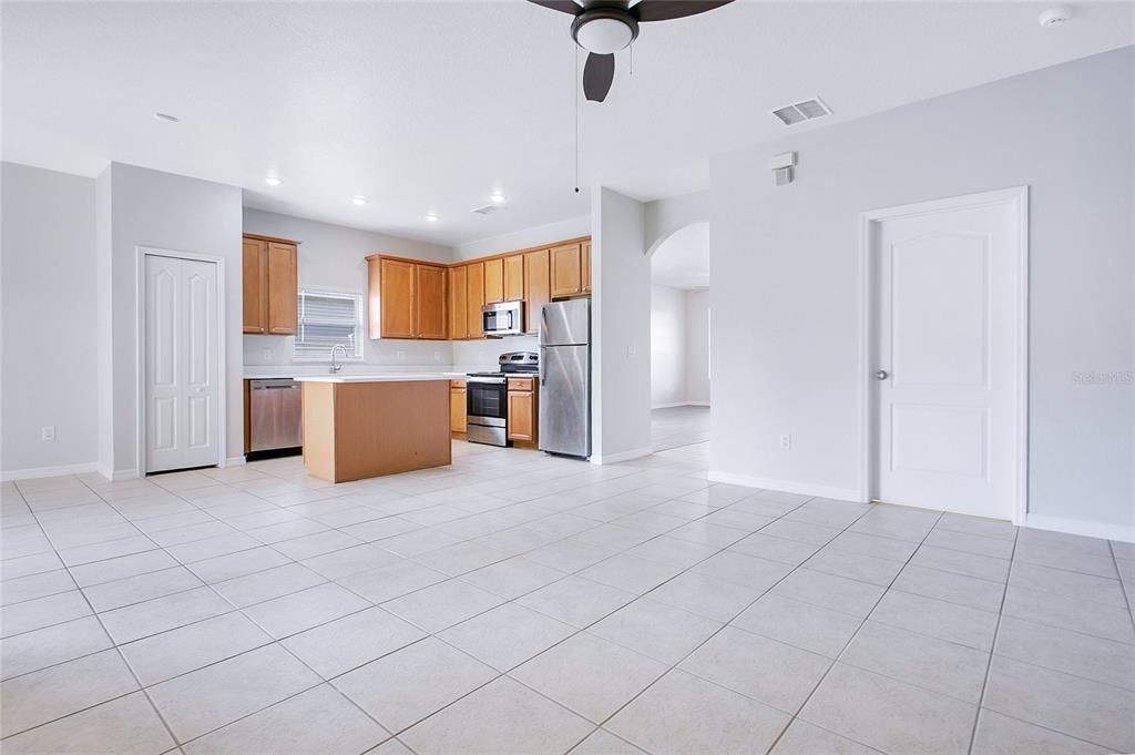 Active With Contract: $366,900 (3 beds, 2 baths, 1751 Square Feet)