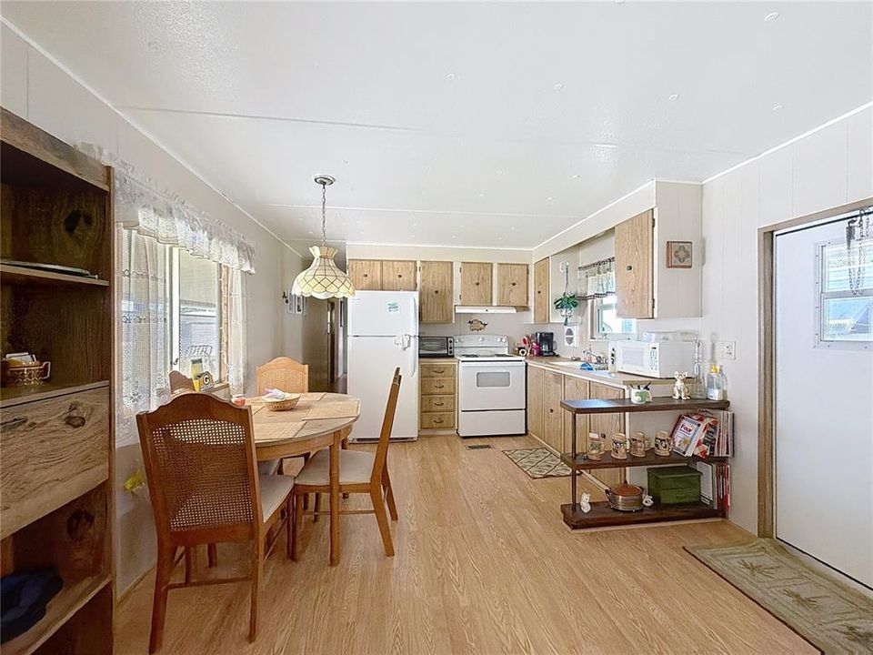 待售: $79,900 (2 贝兹, 1 浴室, 672 平方英尺)