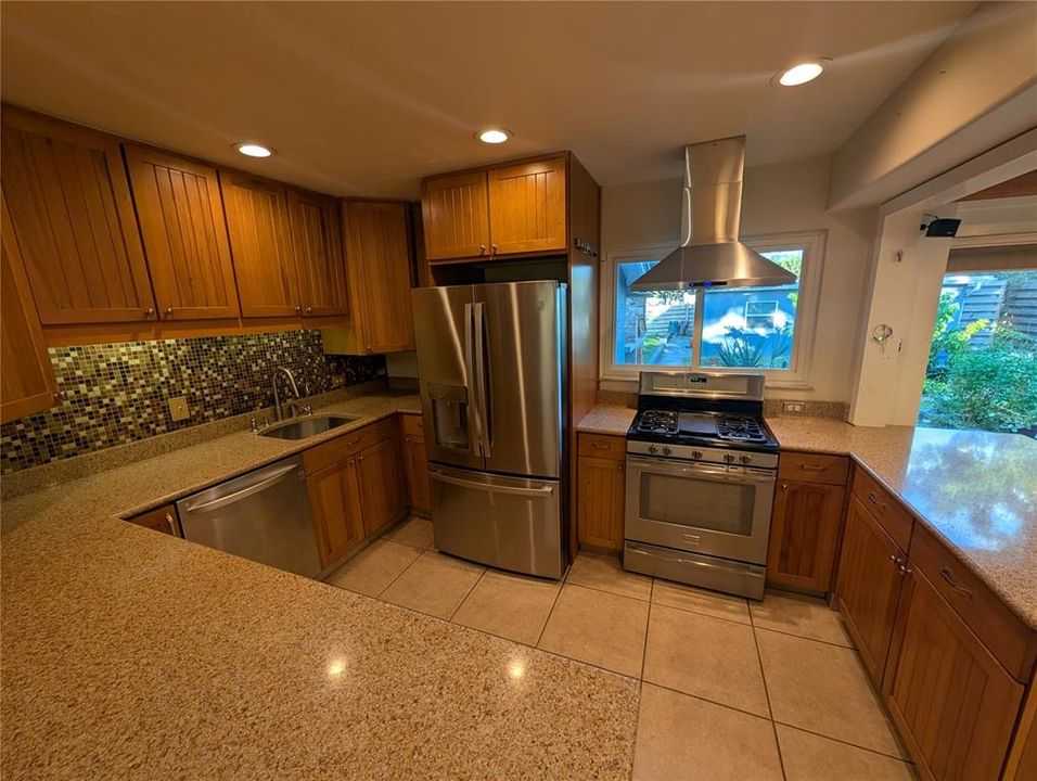 For Rent: $2,400 (3 beds, 2 baths, 1615 Square Feet)