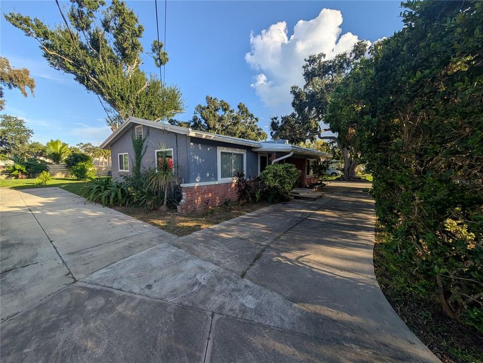 For Rent: $2,400 (3 beds, 2 baths, 1615 Square Feet)