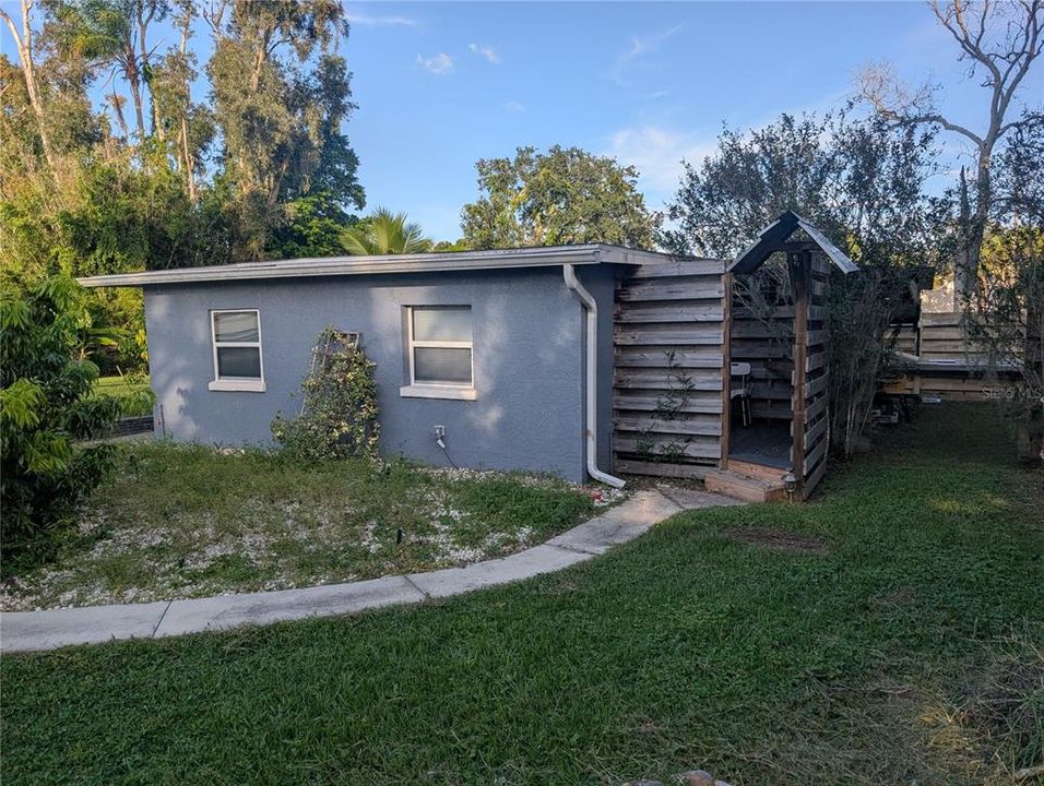 For Rent: $2,400 (3 beds, 2 baths, 1615 Square Feet)