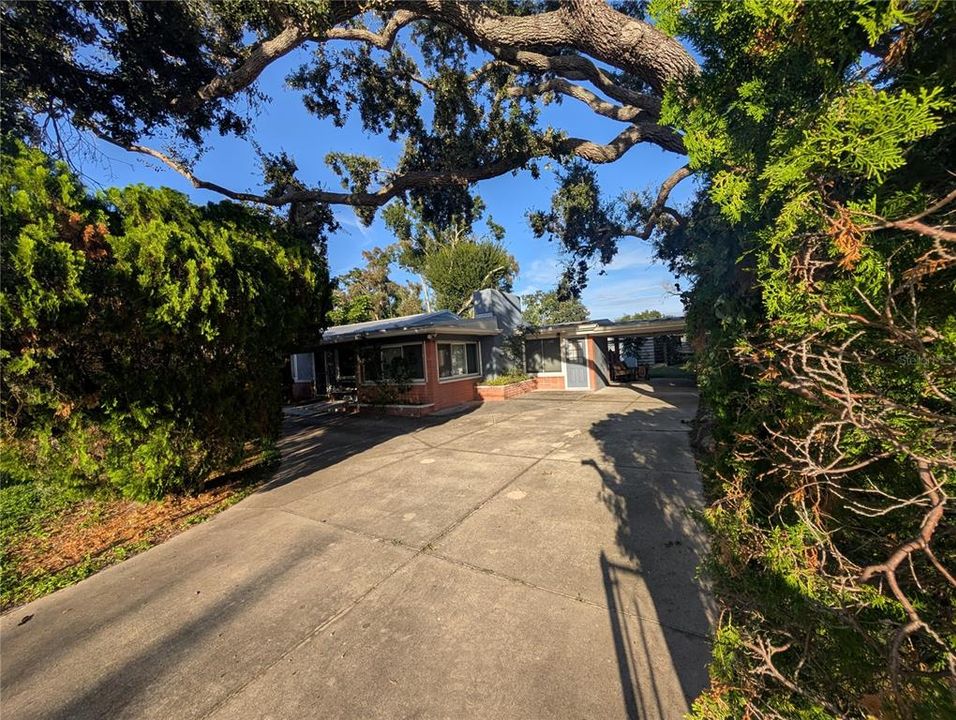 For Rent: $2,400 (3 beds, 2 baths, 1615 Square Feet)