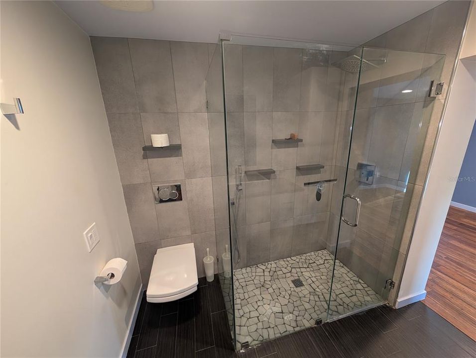 For Rent: $2,400 (3 beds, 2 baths, 1615 Square Feet)