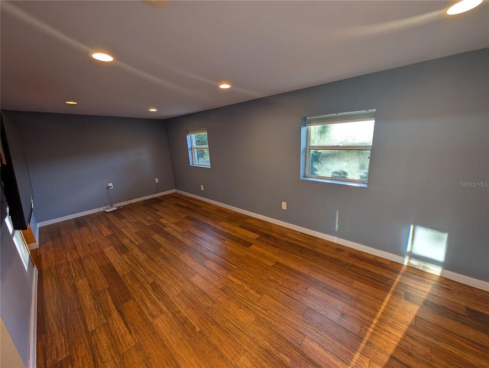 For Rent: $2,400 (3 beds, 2 baths, 1615 Square Feet)