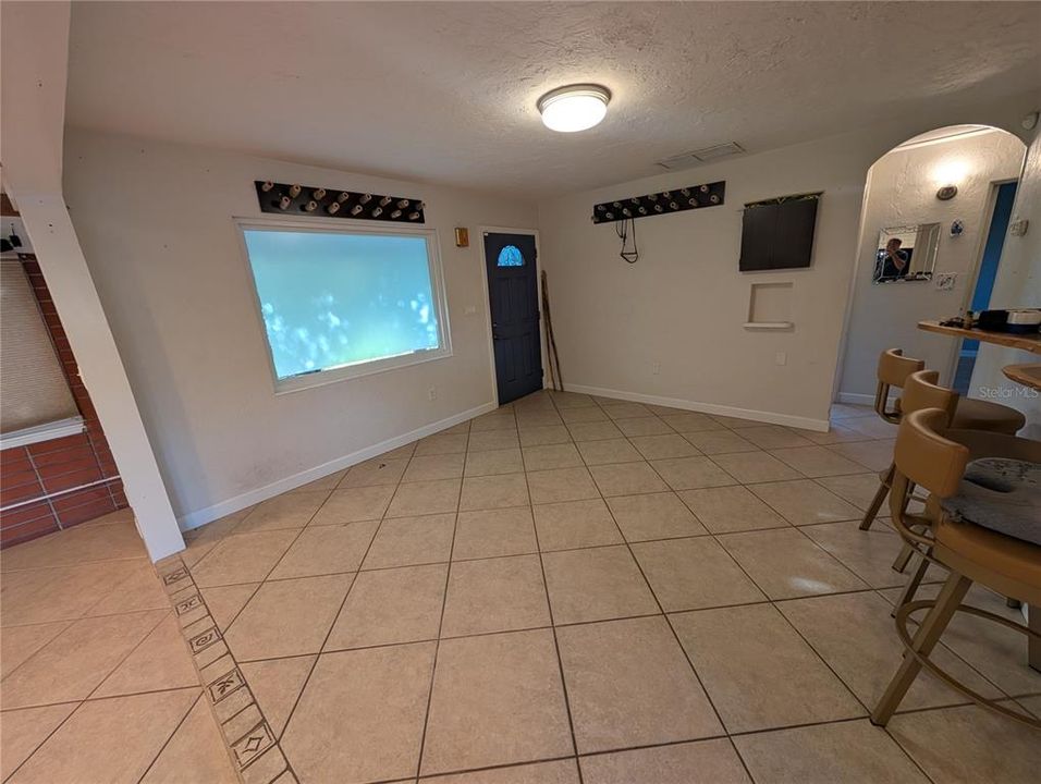 For Rent: $2,400 (3 beds, 2 baths, 1615 Square Feet)