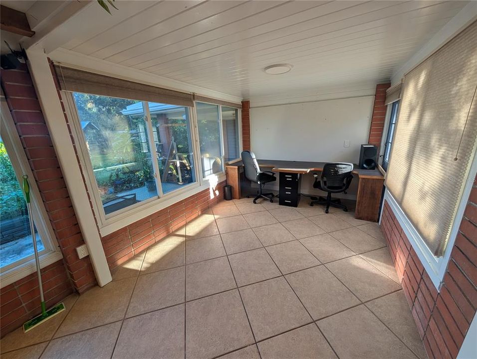 For Rent: $2,400 (3 beds, 2 baths, 1615 Square Feet)