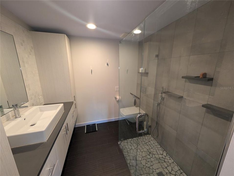 For Rent: $2,400 (3 beds, 2 baths, 1615 Square Feet)