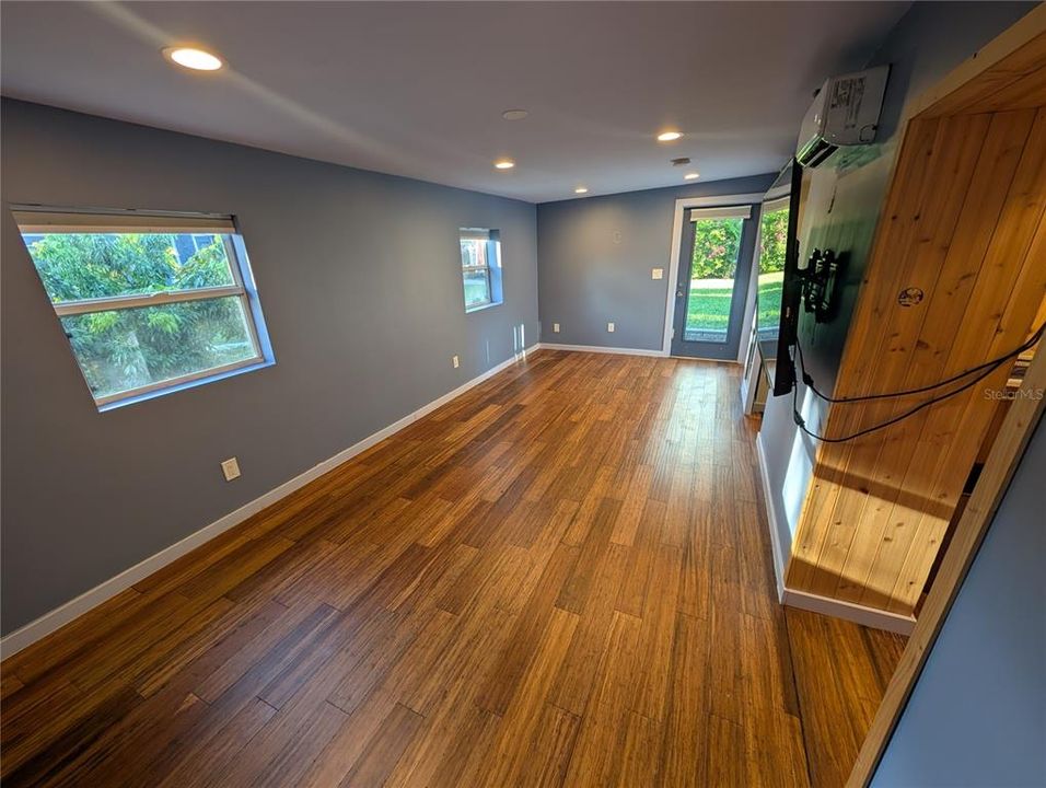 For Rent: $2,400 (3 beds, 2 baths, 1615 Square Feet)