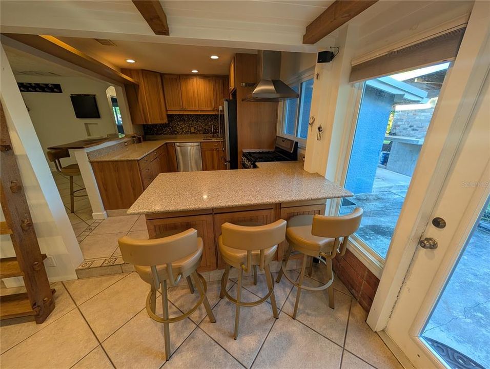 For Rent: $2,400 (3 beds, 2 baths, 1615 Square Feet)