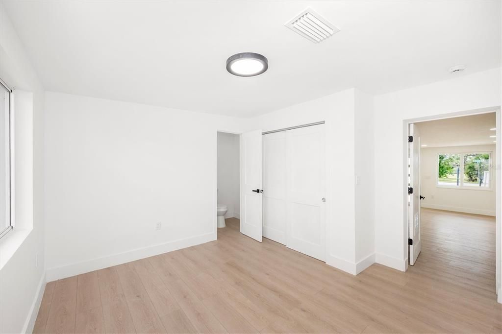 For Sale: $275,000 (3 beds, 2 baths, 1213 Square Feet)