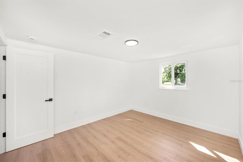 For Sale: $275,000 (3 beds, 2 baths, 1213 Square Feet)