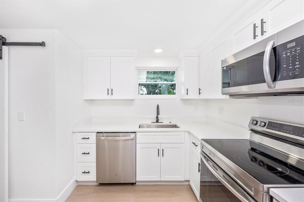 For Sale: $275,000 (3 beds, 2 baths, 1213 Square Feet)