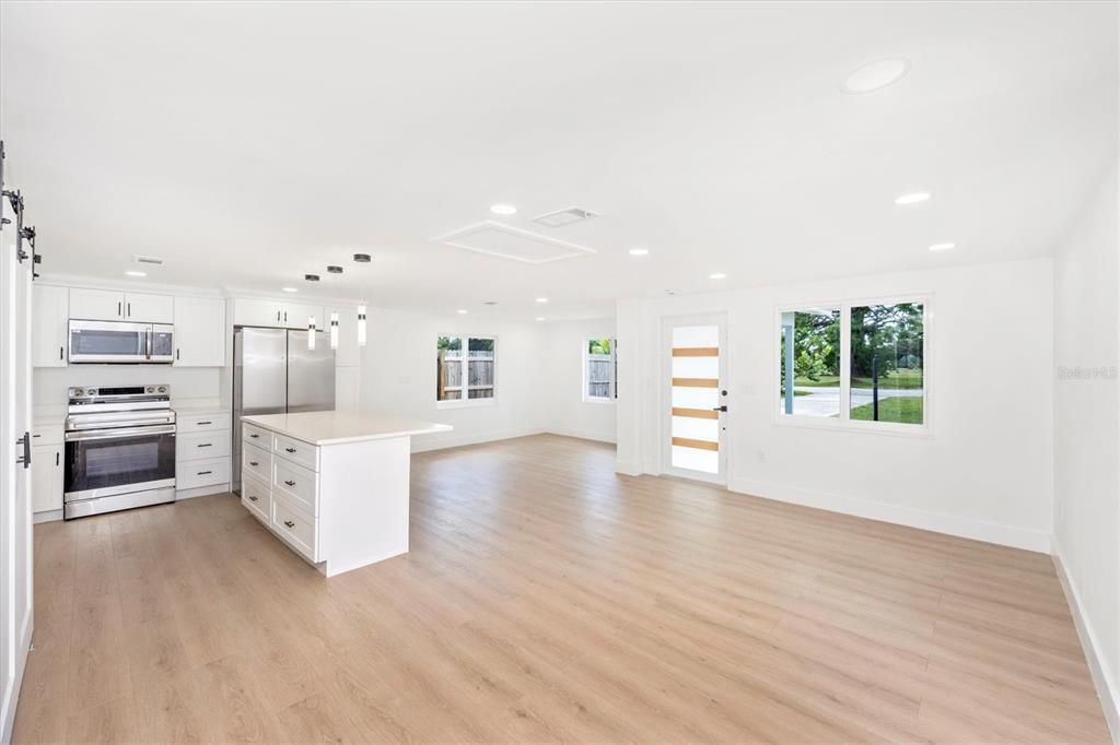 For Sale: $275,000 (3 beds, 2 baths, 1213 Square Feet)