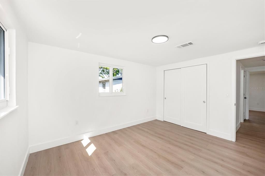 For Sale: $275,000 (3 beds, 2 baths, 1213 Square Feet)