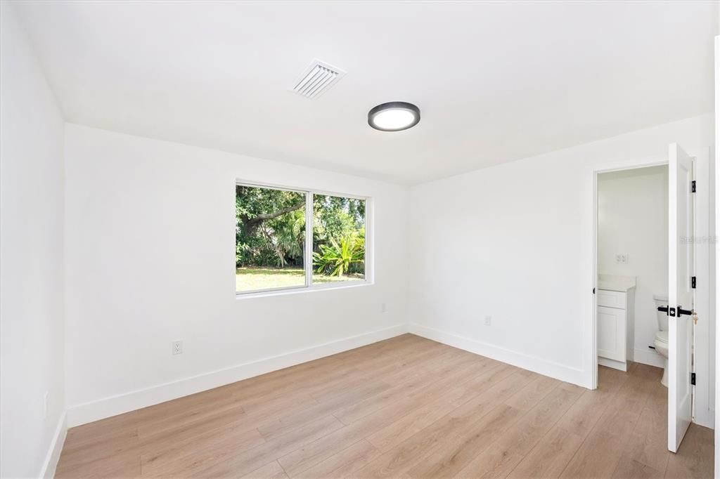 For Sale: $275,000 (3 beds, 2 baths, 1213 Square Feet)