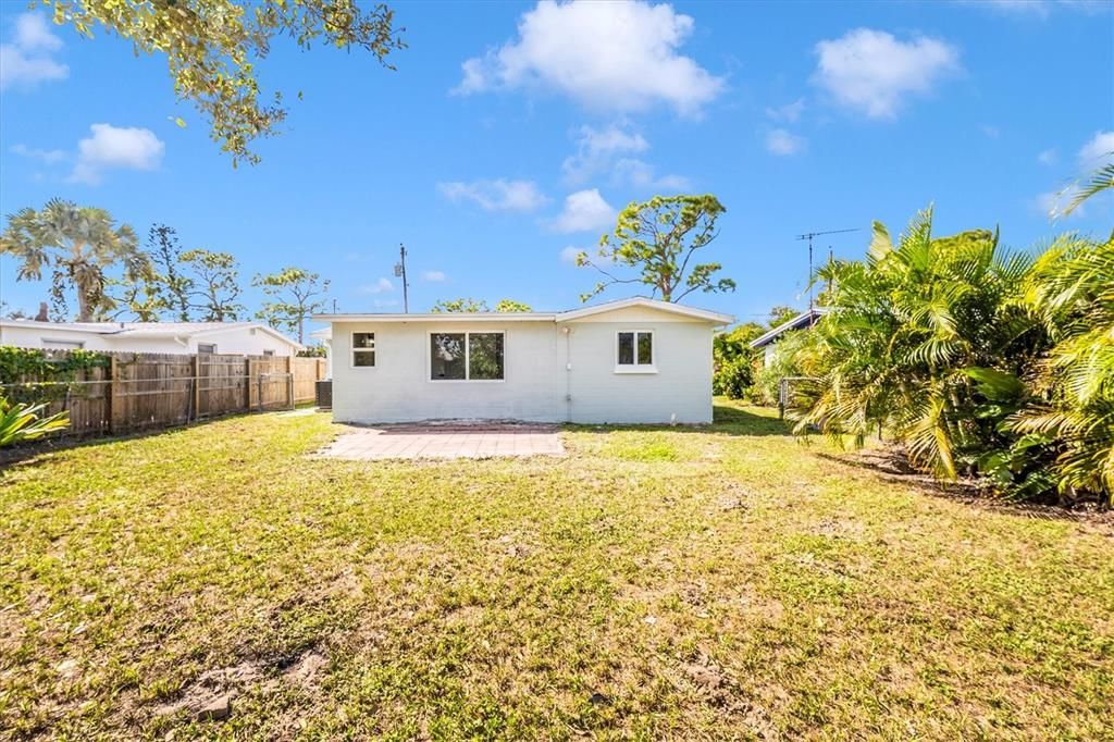 For Sale: $275,000 (3 beds, 2 baths, 1213 Square Feet)